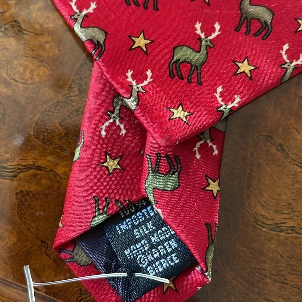 NWT The Nature Conservancy Pampas Deer 100% Silk holiday Christmas MENS tie Red